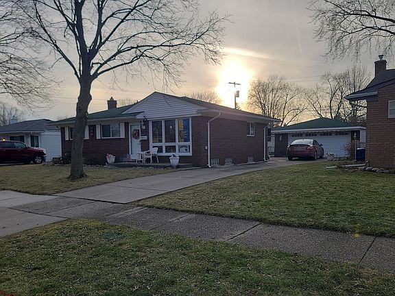 3rd image of 35845 Larchwood St