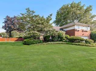 57 Parkway Dr, Syosset, NY 11791