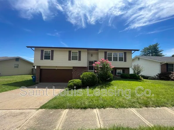 12054 Trampe Heights Ln, Saint Louis, MO 63138