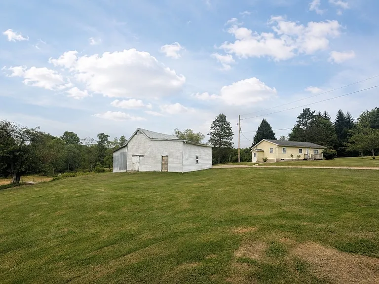 10135 Sampson Rd — Photo 21