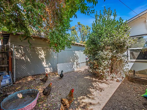 5th image of 1402 W 22nd St