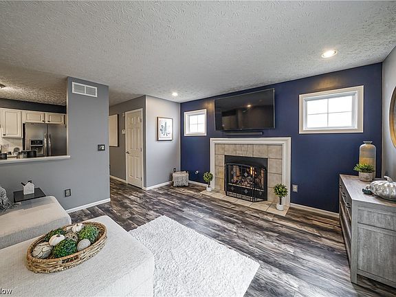 3rd image of 9951 Beverly Ln