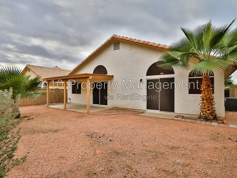 4230 E Woodland Dr — Photo 24