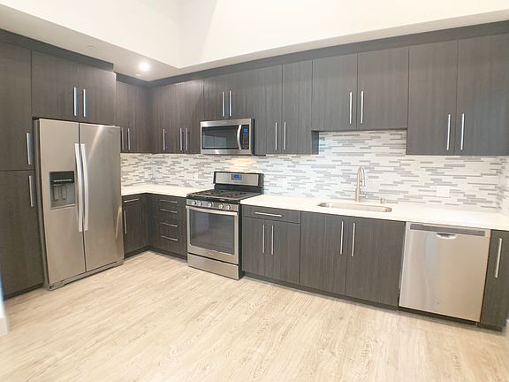 2nd image of 117 S Saint Andrews Pl #3