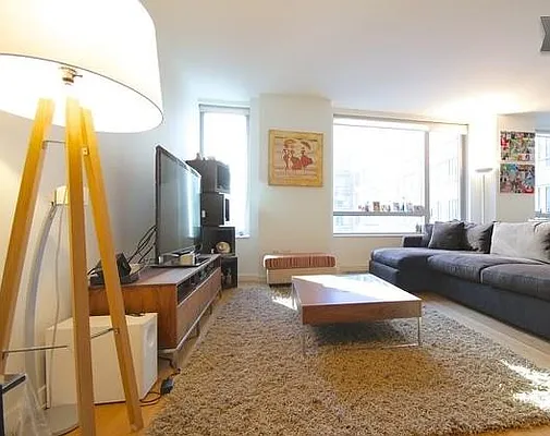 Sold by R New York | media 27