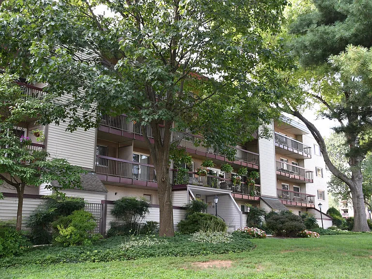 10300 Westlake Dr #301 — Photo 15