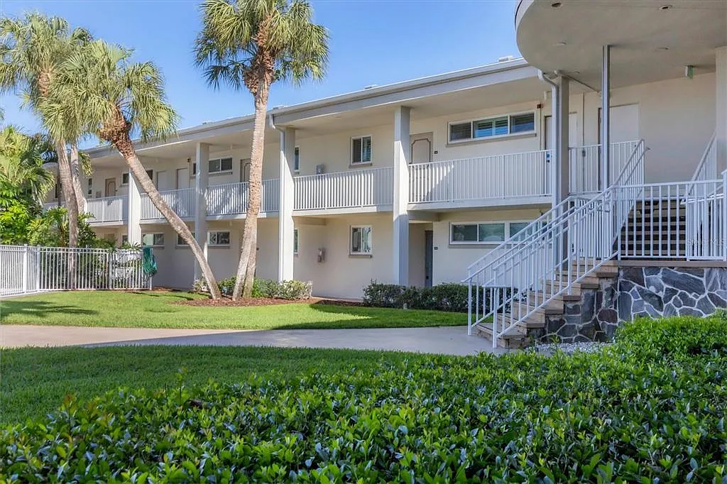 2 bed, 2.0 bath, 1034 sqft, $5,500 — Photo 1