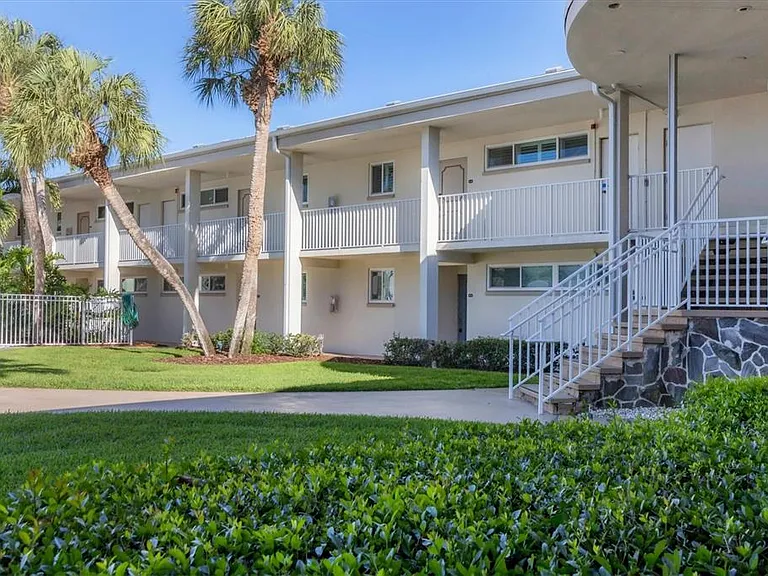 500 S Washington Dr #5B — Photo 1