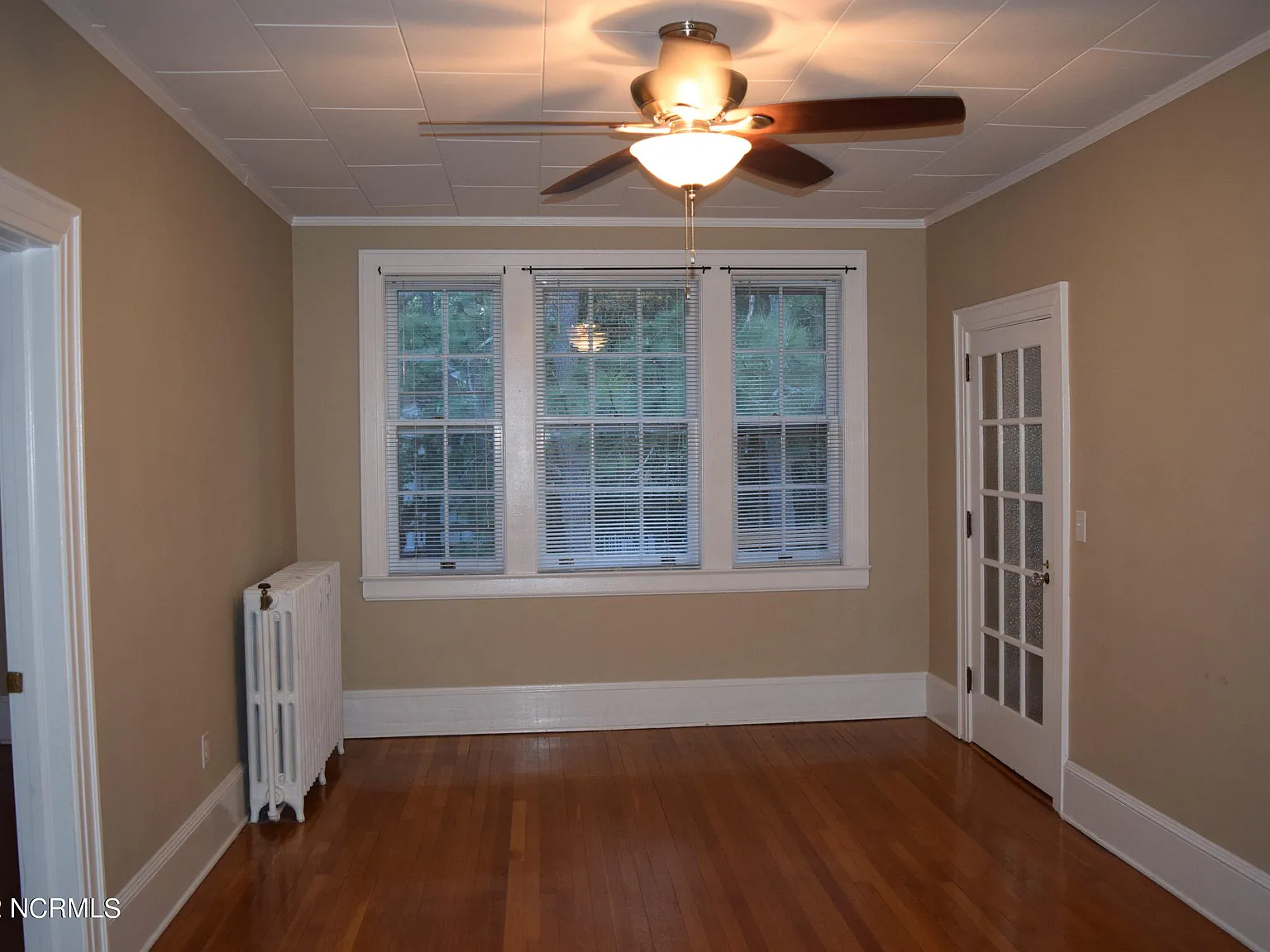 2 bed, 1.0 bath, $1,375 — Photo 2