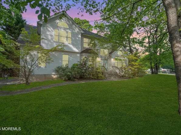 2 Wendi Way, Manalapan, NJ 07726