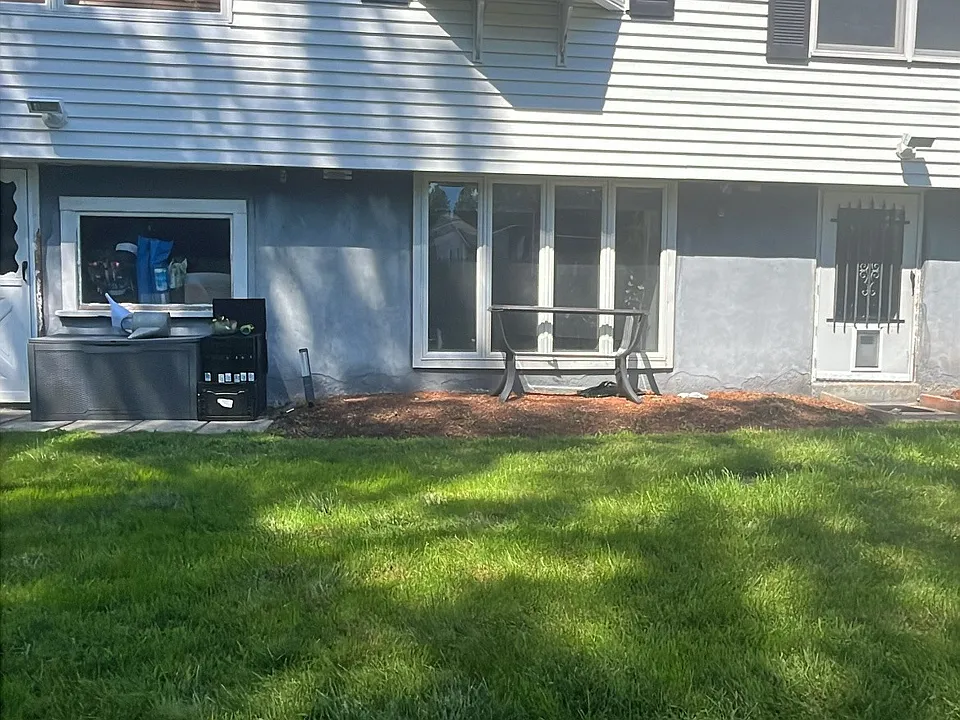 4 Meadowbrook Rd