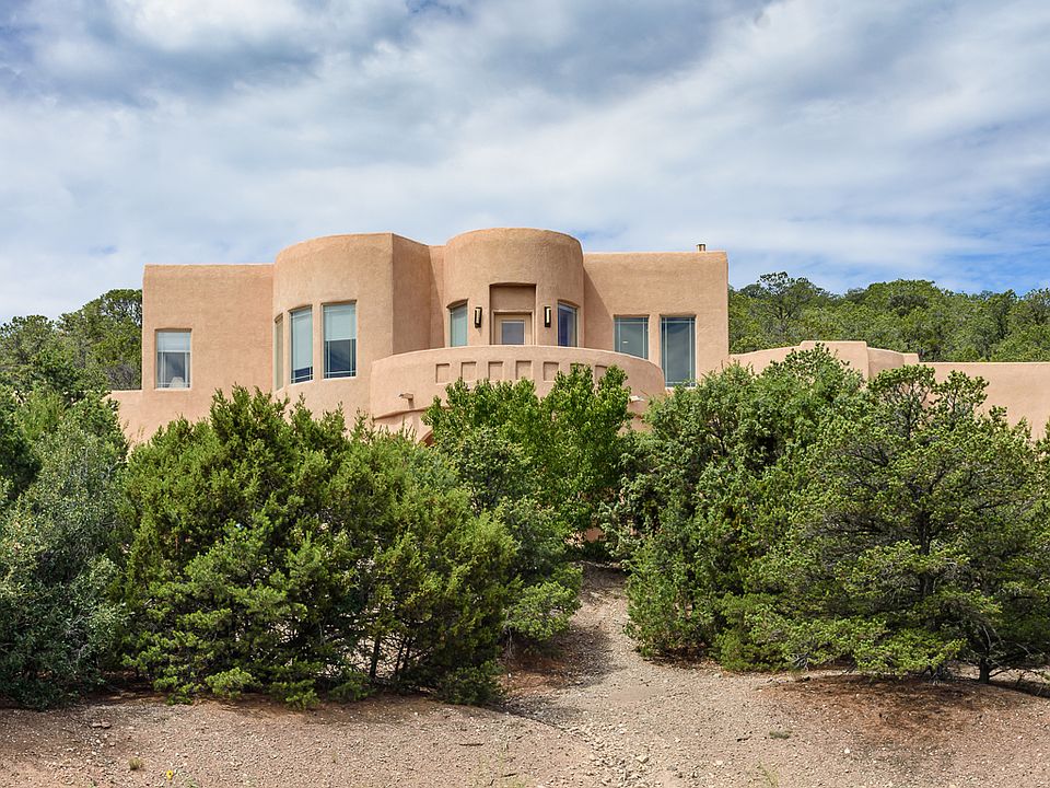 1st image of 7 Sandia Mountain Ranch Dr