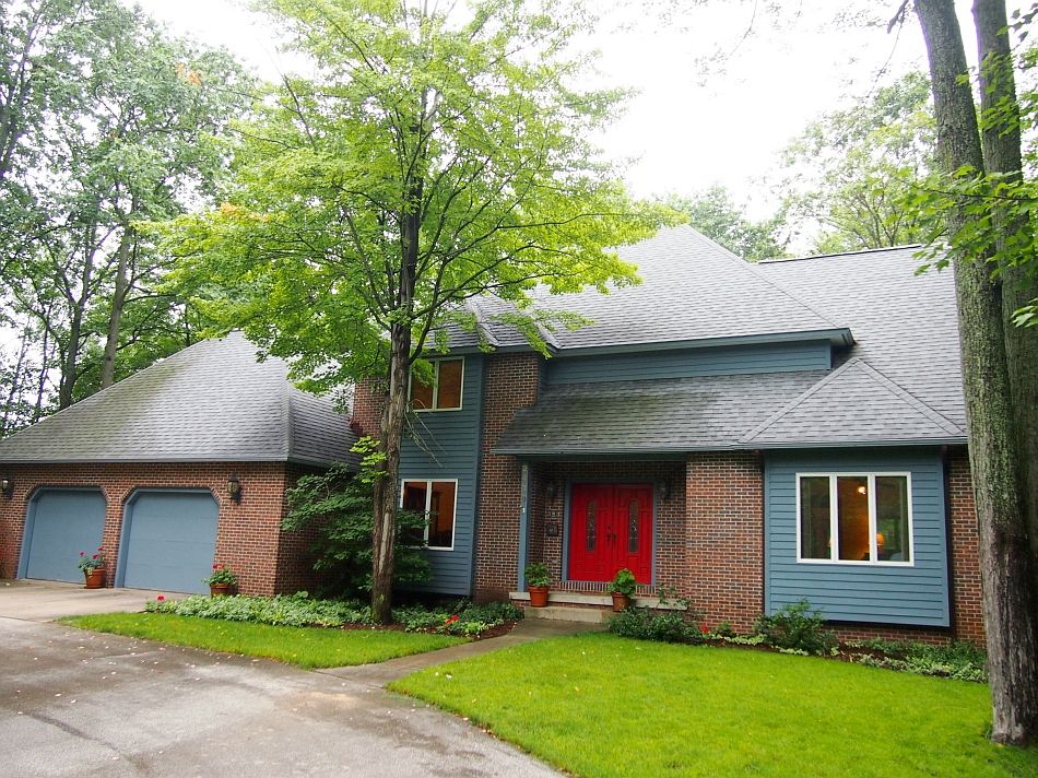 This homes design was ahead of its time!  Soaring 12 foot ceilings in the great room along with a wall of windows brings the outdoors in.  Enjoy this special lot backing to Larkin's Hidden Park.  With more than 3300 square feet of living area- plus a recreation room with an egress window in the lower level- there is room for everyone.  Each bedroom joins a bath.  The main floor master features wood flooring and a large bath and walk-in closet.  You will appreciate the split staircase leading both from the front entry  and the kitchen (direct access for that first cup of coffee in the morning!).   Come see this one today.