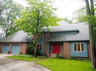 2439 N Deer Valley Dr, Midland, MI 48642