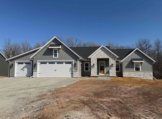 2556 N Stellita Cir, De Pere, WI 54115