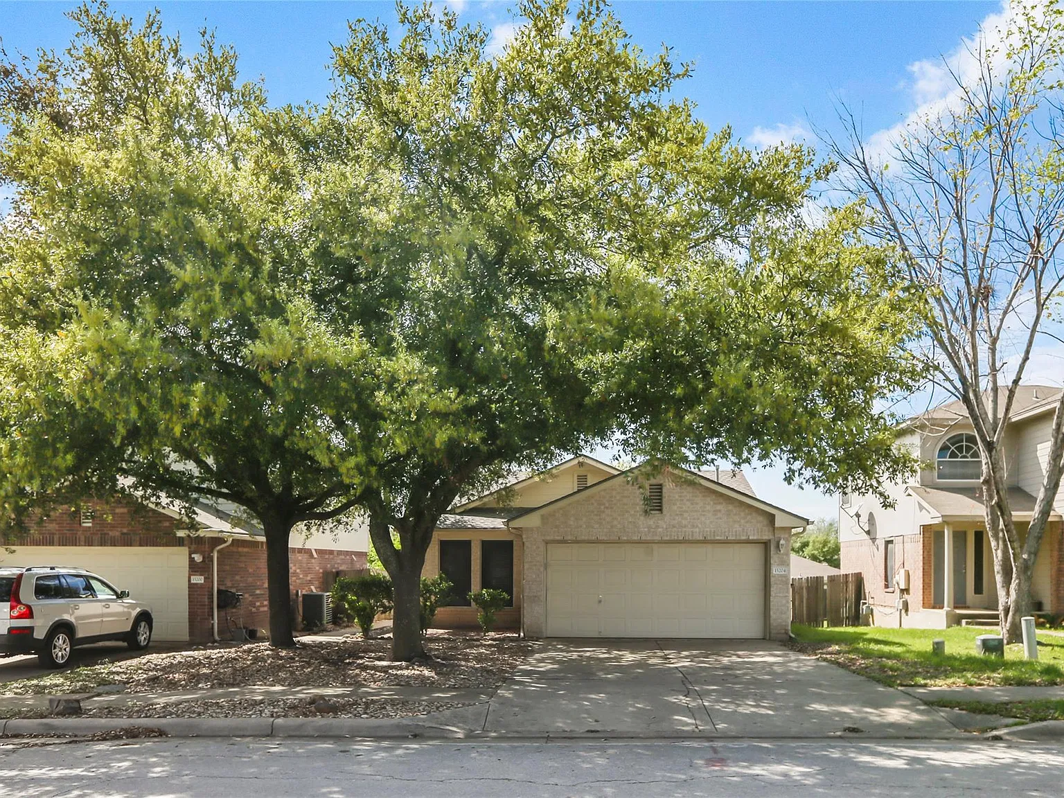 3 bed, 2.0 bath, 1271 sqft, $1,895 — Photo 2