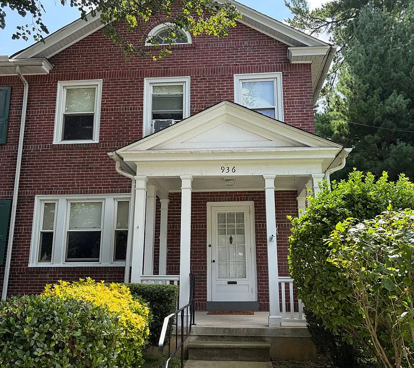 936 Hamilton Pl