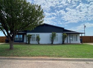 1715 Woodard Ave, Cleburne, TX 76033