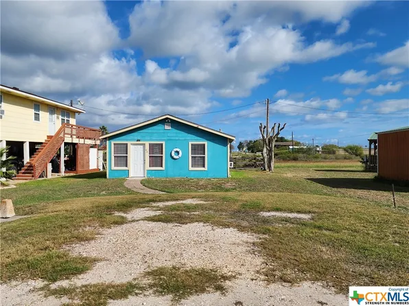 68 Chumley Dr, Port Lavaca, TX 77979