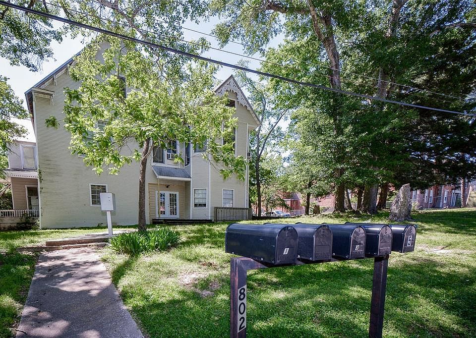 1st image of 802 University Ave