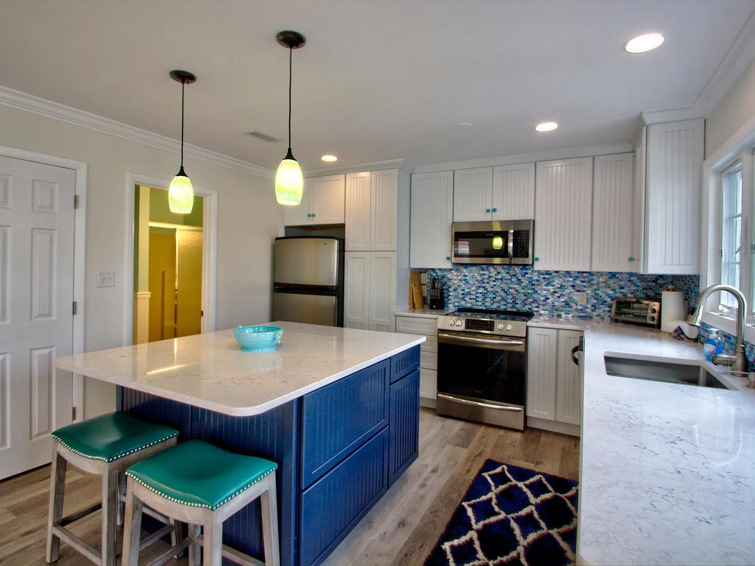 4 bed, 2200 sqft, $2,700 — Photo 2