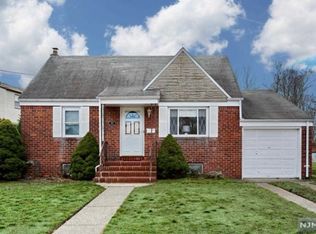 507 Avon Ln, Saddle Brook, NJ 07663