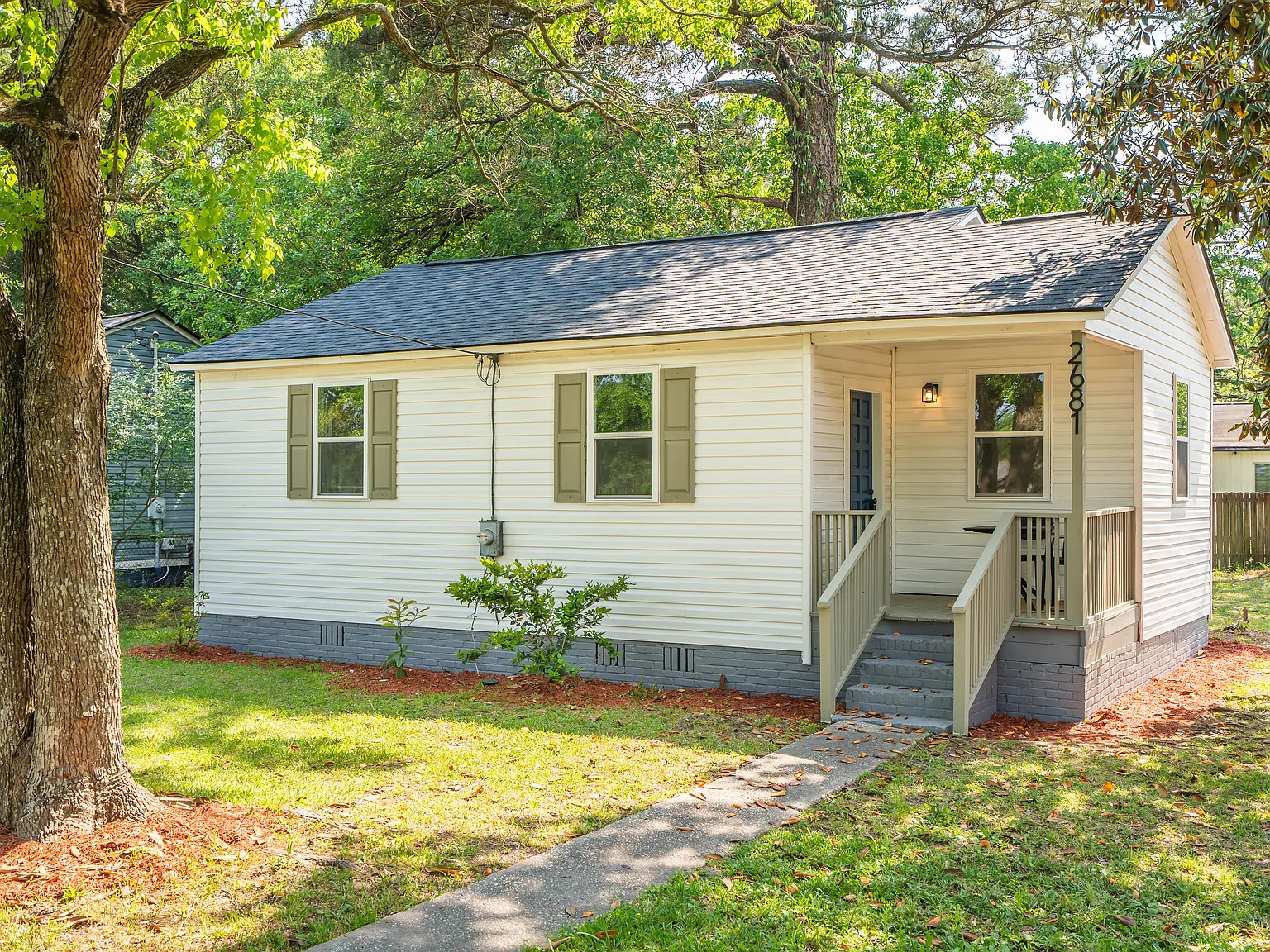 2 bed, 800 sqft, $2,300 — Photo 1