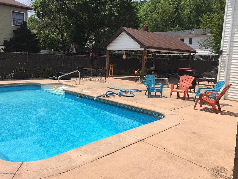 1st image of 156 Lipsett Ave