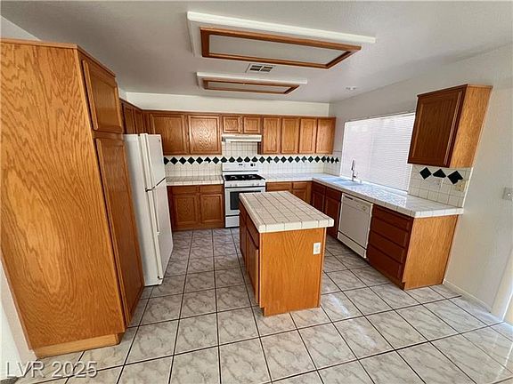 5th image of 8140 Dinsmore Dr