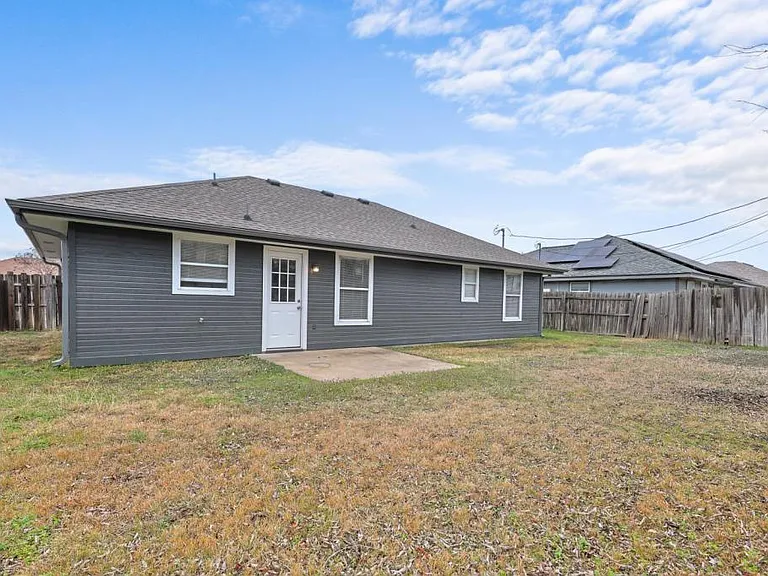 2608 Cross Timber Dr — Photo 15
