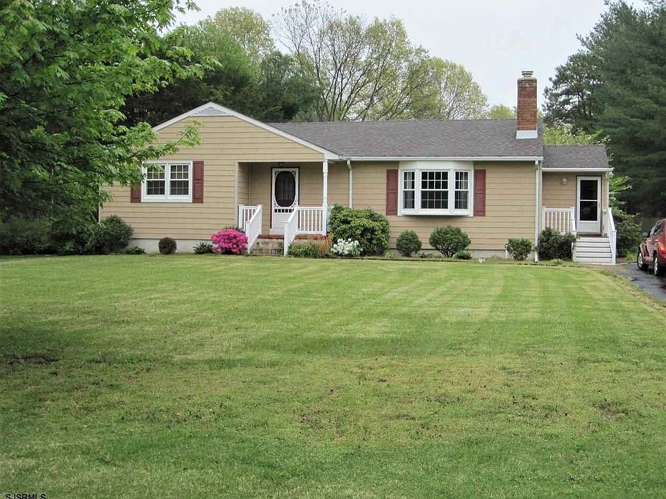 2nd image of 723 N 1st Rd
