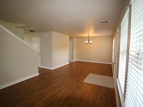 4th image of 1539 Kew Garden Dr