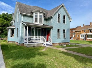 924 Church St, Flint, MI 48502