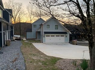 9275 Sourwood Dr, Gainesville, GA 30506