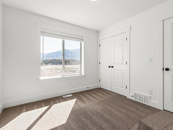 Finished home photos are representational images only. See sales agent for details.