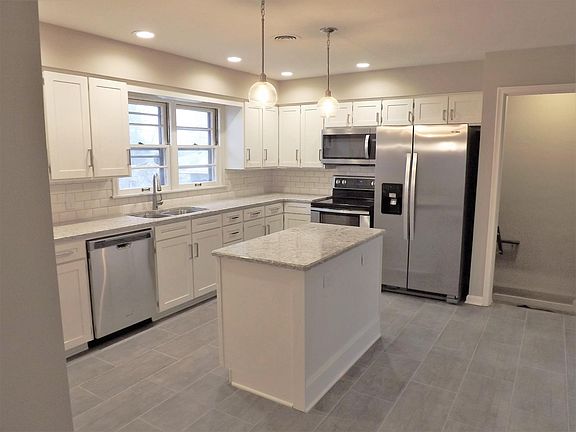 4th image of 708 S 67th St