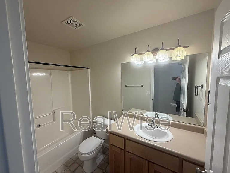 1388 Kellenbeck Ave — Photo 8