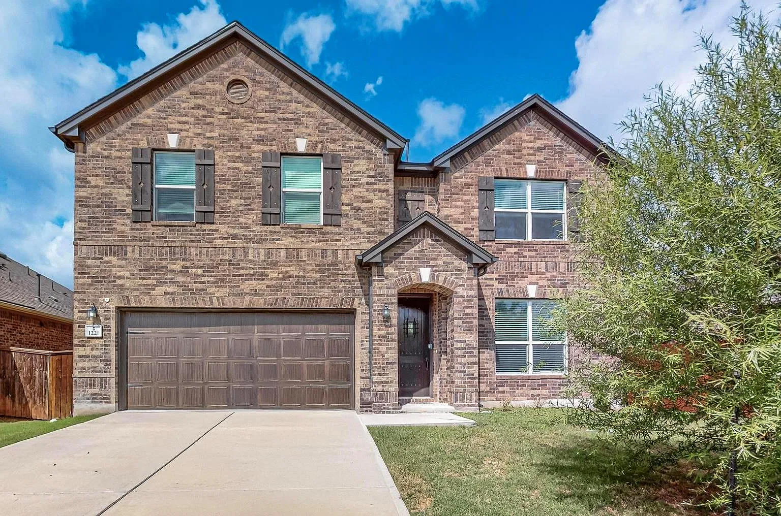 4 bed, 2.5 bath, 3278 sqft, $2,700 — Photo 1
