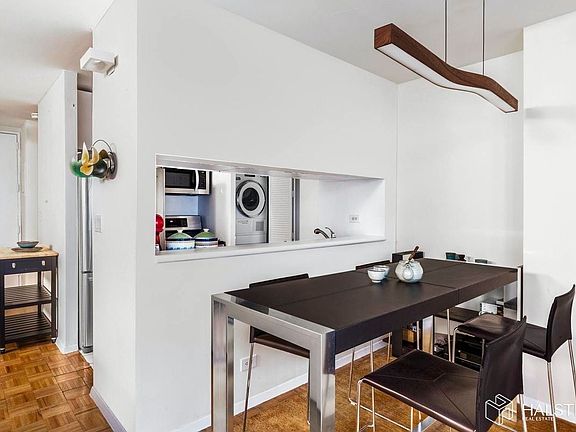 3rd image of 161 W 61st St APT 3E
