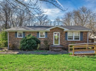 1151 Chestnut Dr, Burns, TN 37029