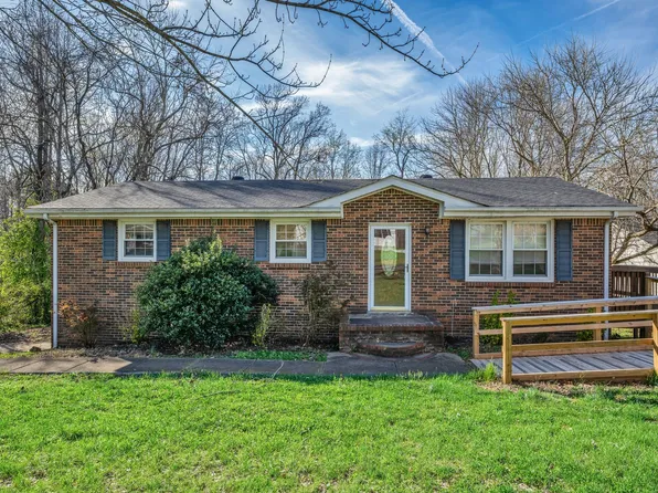 1151 Chestnut Dr, Burns, TN 37029