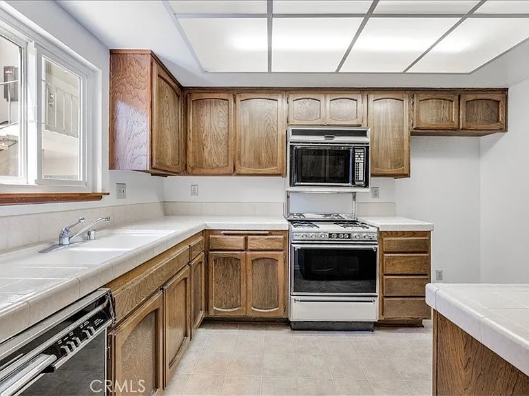 636 E Harvard Rd #C — Photo 4