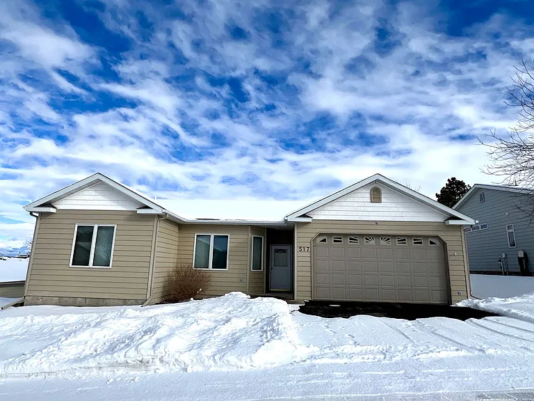 517 Burnham Pl — Photo 2