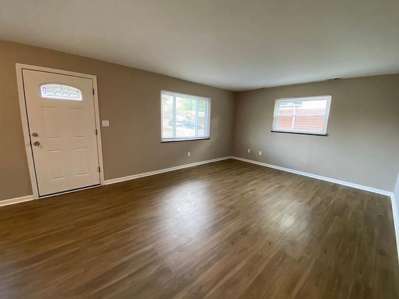 3rd image of 18 W Sunrise Ave