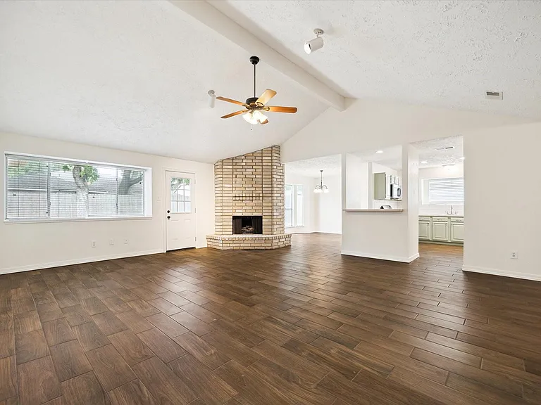 1534 Valley Landing Dr — Photo 10