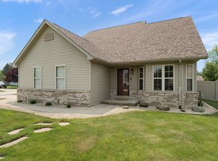 331 Pepper Creek Dr, Valparaiso, IN 46385