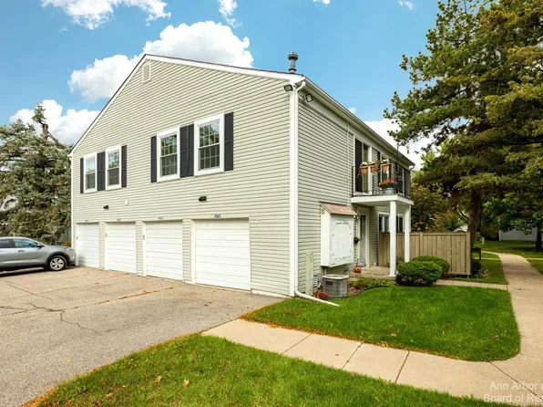 2718 Glenbridge Ct, Ann Arbor, MI 48104