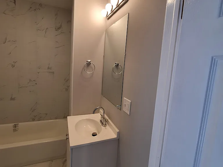 5635 Lansdowne Ave — Photo 10
