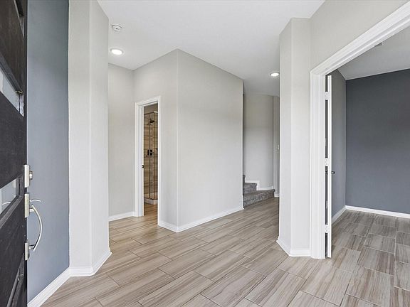 3rd image of 317 Merlot Dr