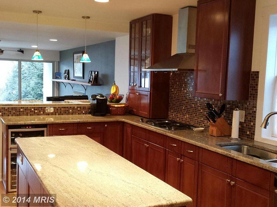 2nd image of 404 Calvert Rd